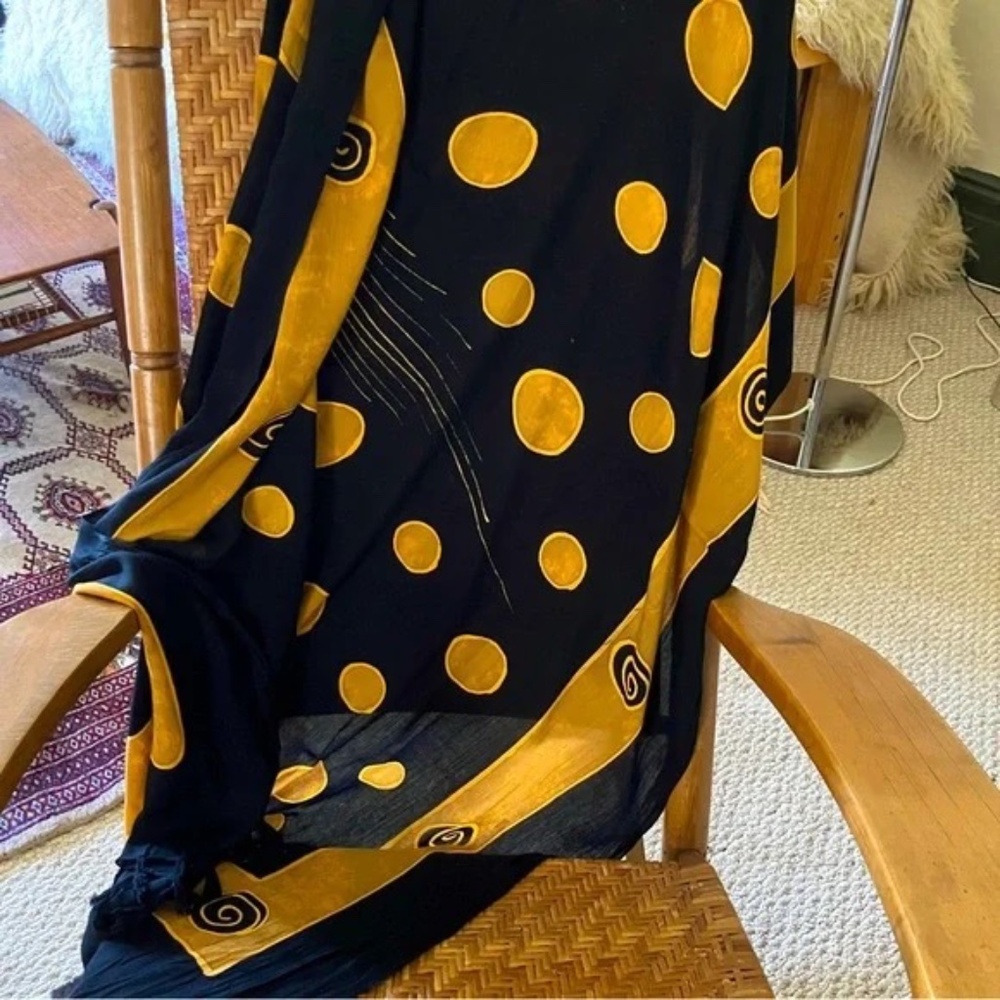 Gorgeous contemporary wrap/cover up NWOT